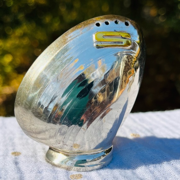 Vintage clam shaped salt and pepper shakers, silver plate, marked Japan - Picture 6 of 7